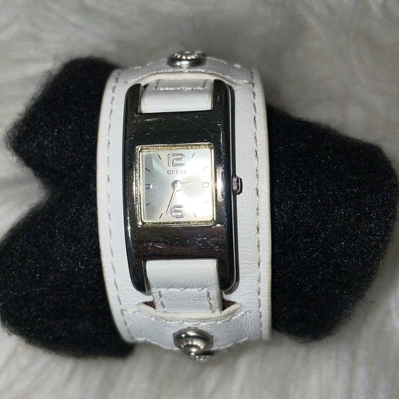 Guess Watch White Leather Watch Genuine Guess Watch Hard to Find⌚️🔻NEW BATTERY - Picture 4 of 12